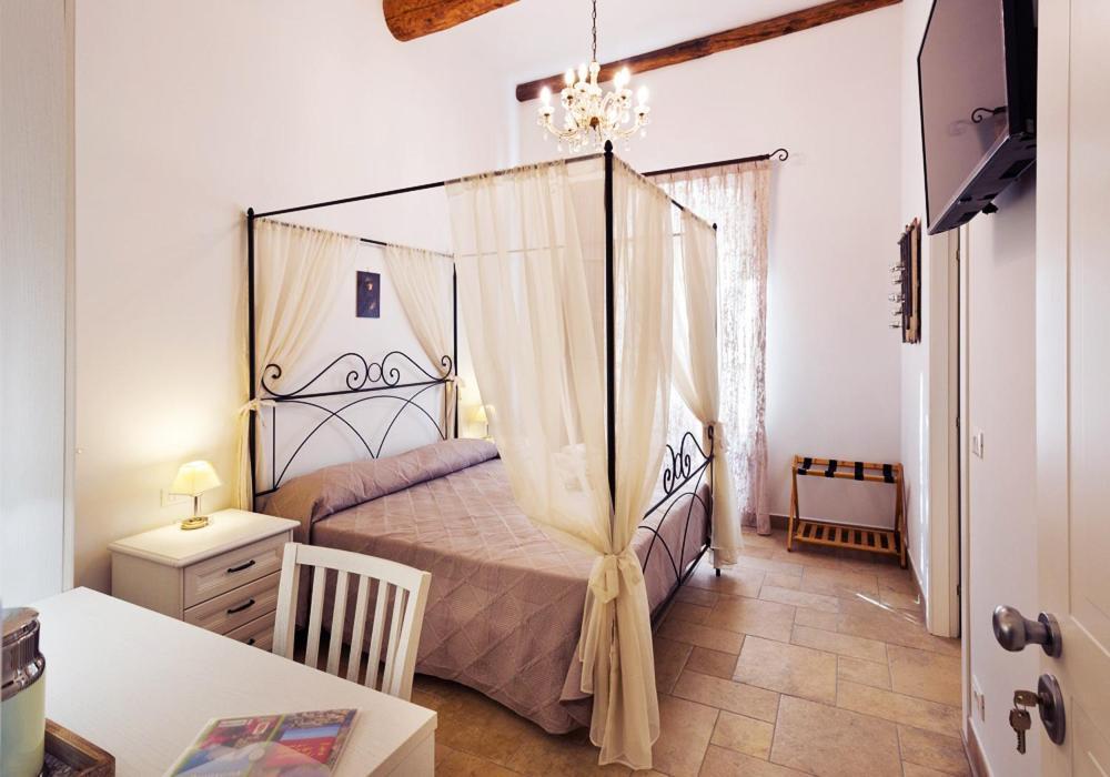 Casa Porta Marina Hotel Ventimiglia Bagian luar foto